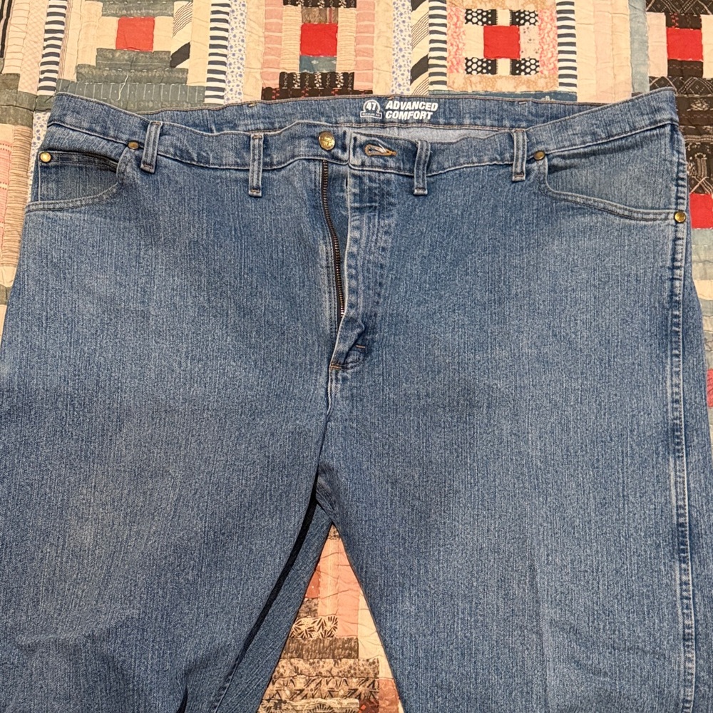 Wrangler Relaxed Fit Blue Jeans